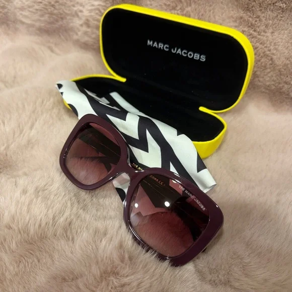 BRAND NEW creative, irreverent & unique Marc Jacobs Sunglasses Marc Jacobs Marc 694/G/S 80S2K Sunglasses - US main image 4